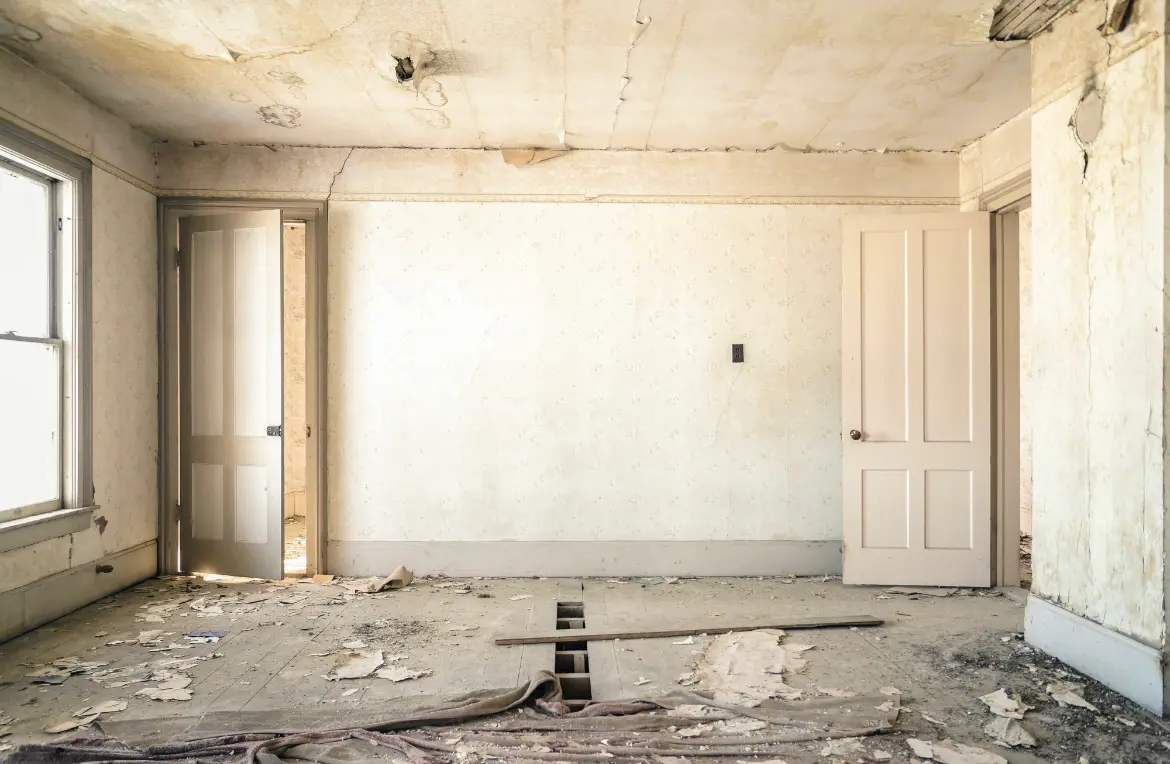 Waste disposal crew managing a cleanout project in Paradise Valley